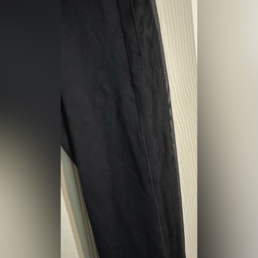 Women’s Victoria’s Secret Black Leggings with Mesh Calves Size: 16 - Picture 4 of 7